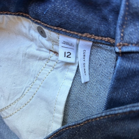 LOFT Curvy Mid Rise Skinny Jeans in Vintage Dark Wash - Picture 6 of 10